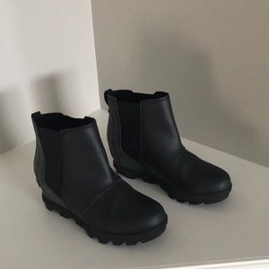 Kid’s -Girl Sorel Joan of Arctic Wedge ll Chelsea boot -size 2